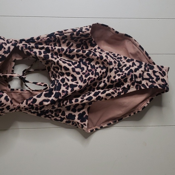 Women's Cut Out Tunneled Tie Front High Leg One Piece Swimsuit Shade & Shore XS - Picture 5 of 8